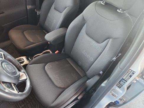 Used 2015 Jeep Renegade Latitude image 9