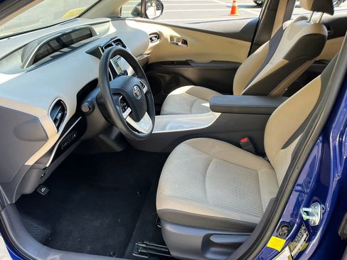 Used 2016 Toyota Prius Four FWD image 9