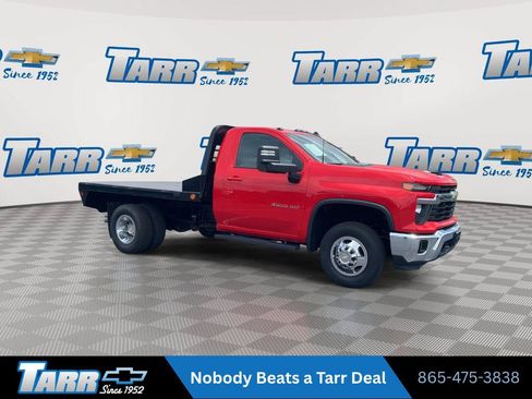 Used 2025 Chevrolet Silverado 3500 LT w/ Convenience Package AWD/4WD image 2