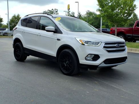 Used 2017 Ford Escape SE w/ Equipment Group 201A AWD/4WD image 3