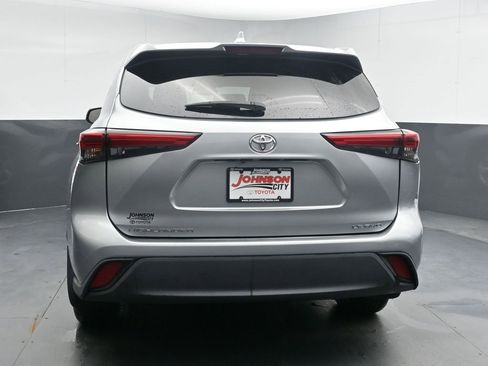 Used 2021 Toyota Highlander LE image 7
