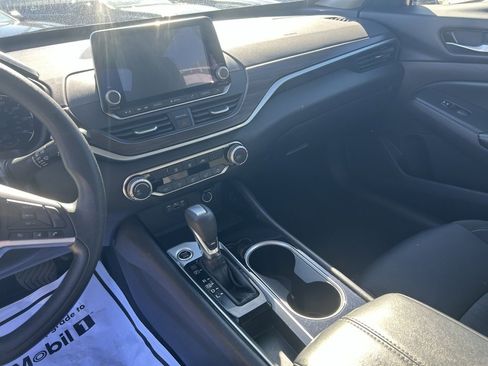 Used 2024 Nissan Altima 2.5 SV image 12