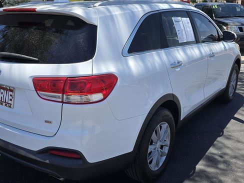 Used 2018 Kia Sorento FWD image 5