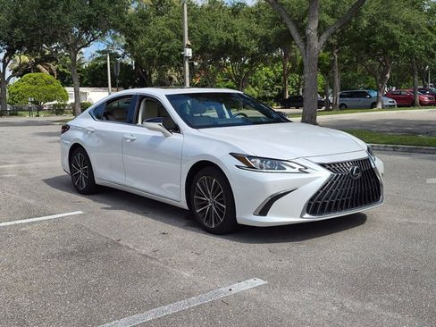 Used 2023 Lexus ES 350 w/ Premium Package FWD image 3