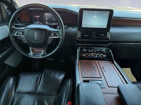 Used 2021 Lincoln Navigator Reserve w/ Luxury Package AWD/4WD image 21