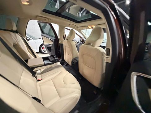 Used 2016 Volvo XC60 T5 Premier image 26