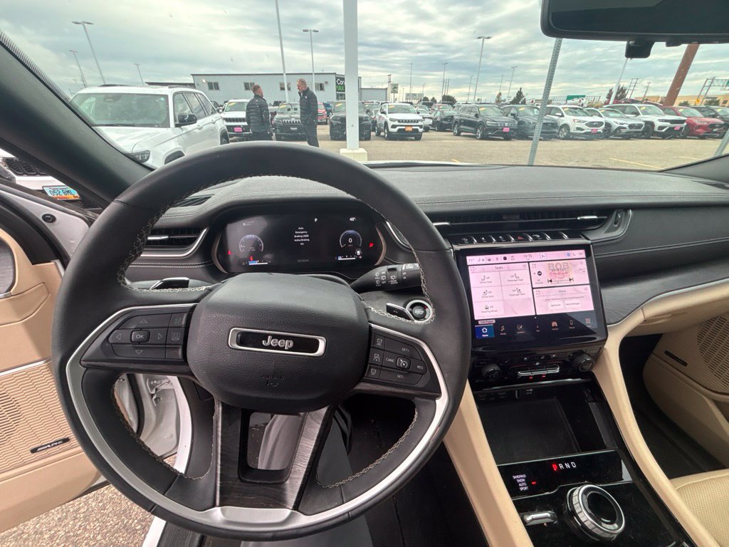 Used 2023 Jeep Grand Cherokee Limited w/ Luxury Tech Group II AWD/4WD image 22