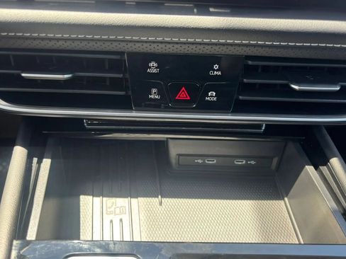 Used 2025 Volkswagen Atlas SE AWD/4WD image 12