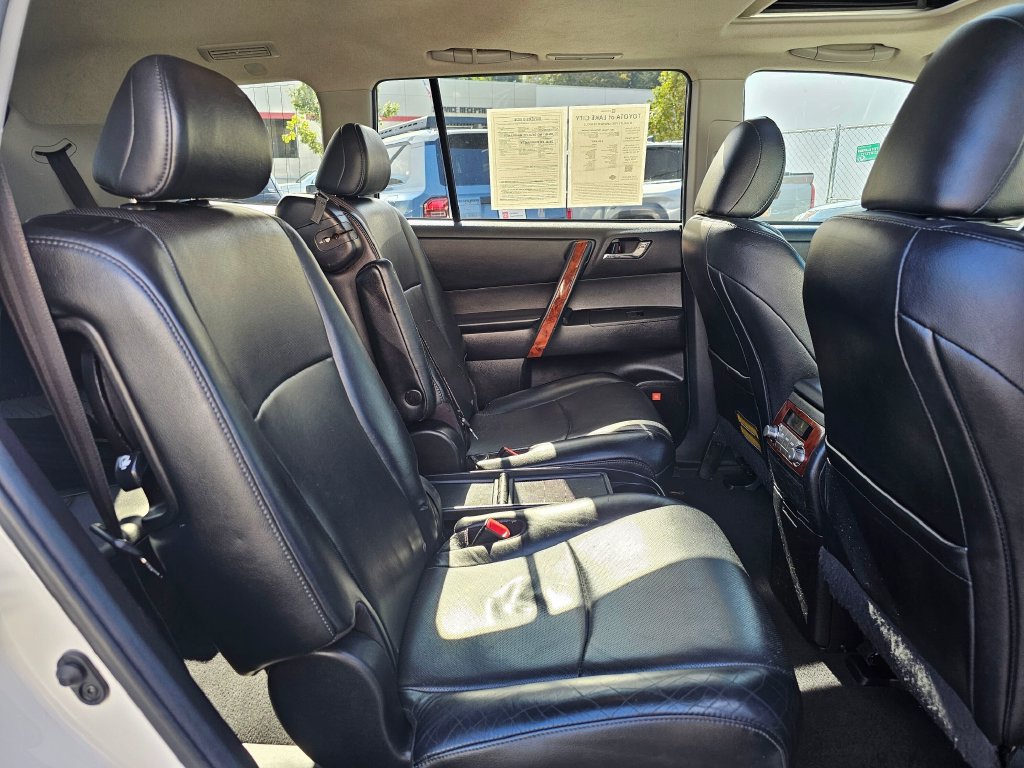 Used 2013 Toyota Highlander Limited AWD/4WD image 12