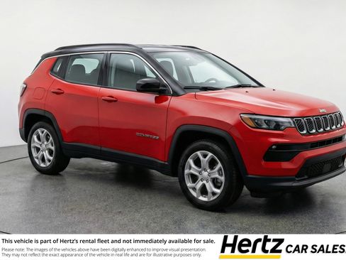 Used 2025 Jeep Compass Latitude image 1
