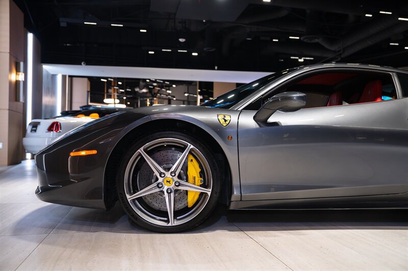 Used 2015 Ferrari 458 Italia Coupe RWD image 28