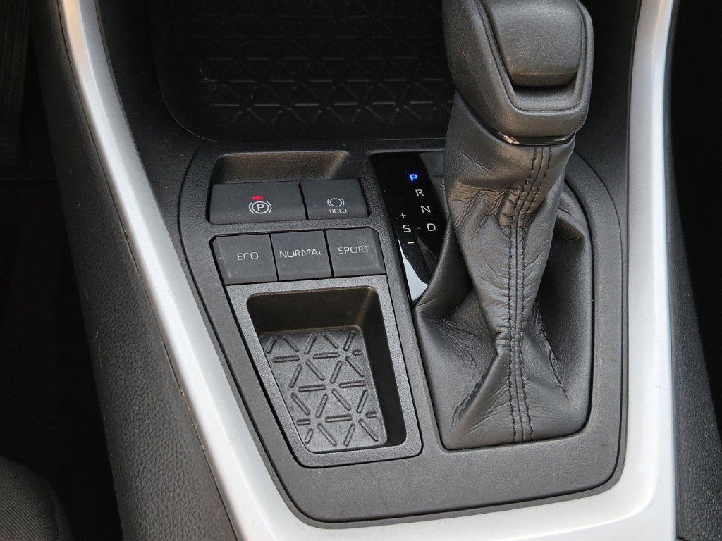 Used 2024 Toyota RAV4 XLE FWD image 26
