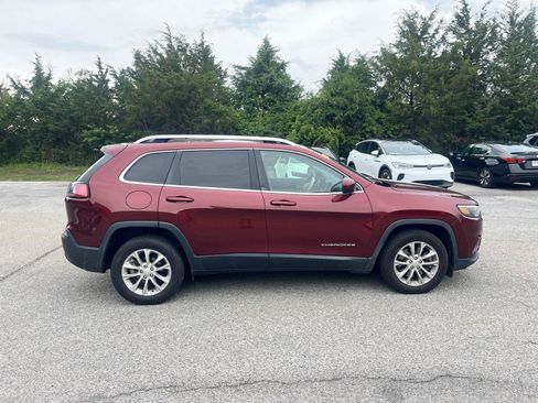Used 2019 Jeep Cherokee Latitude w/ Cold Weather Group FWD image 8