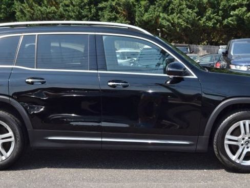 Used 2021 Mercedes-Benz GLB 250 4MATIC w/ Premium Package image 13