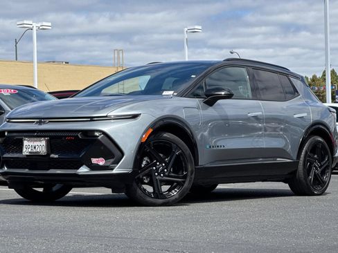 Used 2024 Chevrolet Equinox EV RS FWD image 9