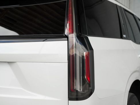 Used 2023 Cadillac Escalade V AWD/4WD image 20
