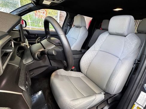 Certified 2025 Toyota Tacoma SR5 AWD/4WD image 24