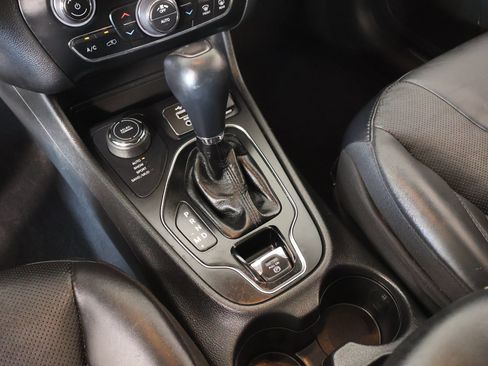 Used 2021 Jeep Cherokee Limited AWD/4WD image 8