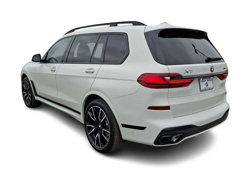 Used 2022 BMW X7 xDrive40i w/ M Sport Package AWD/4WD image 4