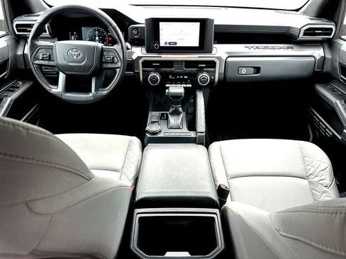 Certified 2025 Toyota Tacoma SR5 AWD/4WD image 28