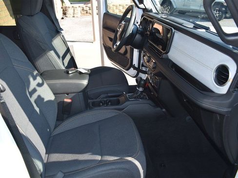 Used 2025 Jeep Wrangler Unlimited Sahara image 26