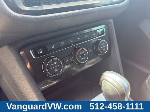 Used 2018 Volkswagen Tiguan SE FWD image 16