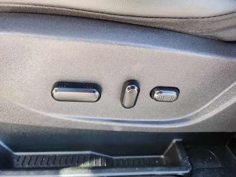 Used 2019 Ford Escape SEL image 12