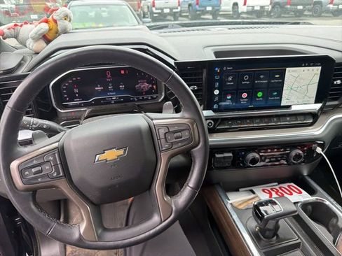Used 2022 Chevrolet Silverado 1500 High Country w/ Technology Package AWD/4WD image 3