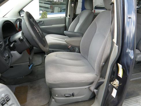 Used 2007 Chrysler Town & Country w/ Popular Equipment Group I image 8