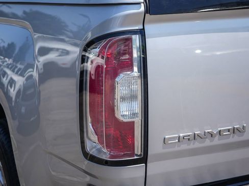 Used 2016 GMC Canyon 2WD Crew Cab w/ Trailering Package image 10