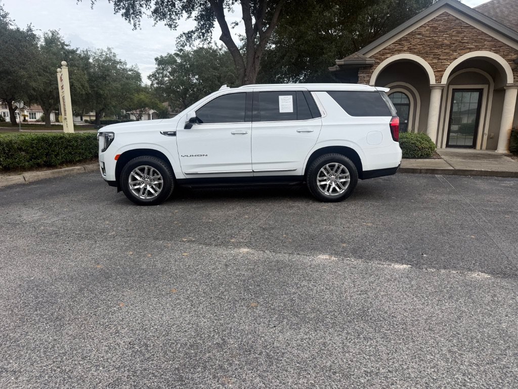 Used 2024 GMC Yukon SLT w/ SLT Luxury Package AWD/4WD image 2