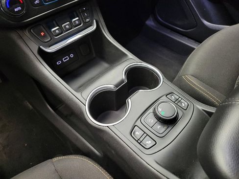 Used 2021 GMC Terrain SLE w/ Driver Convenience Package image 26