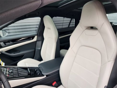 New 2026 Porsche Panamera 4 E-Hybrid image 5