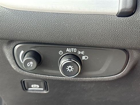 Used 2024 GMC Terrain SLE w/ Driver Convenience Package FWD image 17