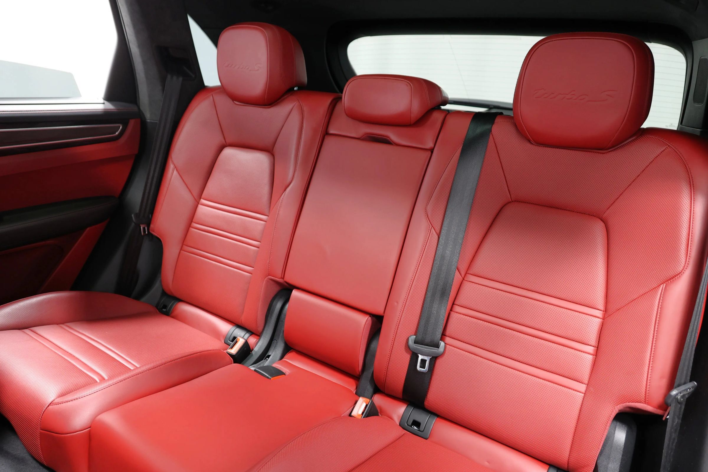 Used 2021 Porsche Cayenne Turbo S AWD/4WD image 3
