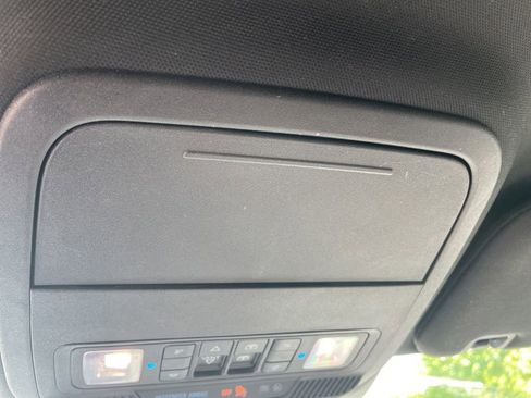 Used 2020 Ford Explorer XLT w/ Equipment Group 202A AWD/4WD image 22