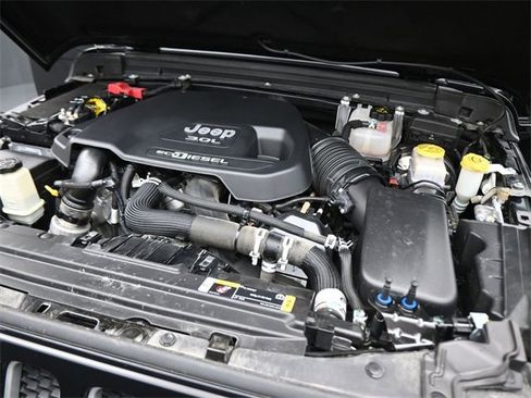 Used 2023 Jeep Wrangler Unlimited Sahara w/ Cold Weather Group image 10