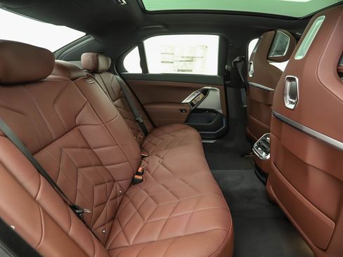 Used 2026 BMW 750e xDrive image 29