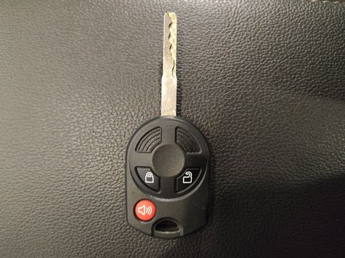 Used 2018 Ford Escape SE w/ SE Sport Appearance Package image 32