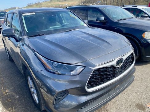 Used 2023 Toyota Highlander L image 2