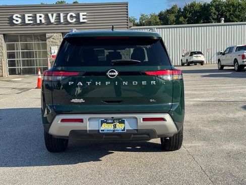 Used 2025 Nissan Pathfinder SL FWD image 4