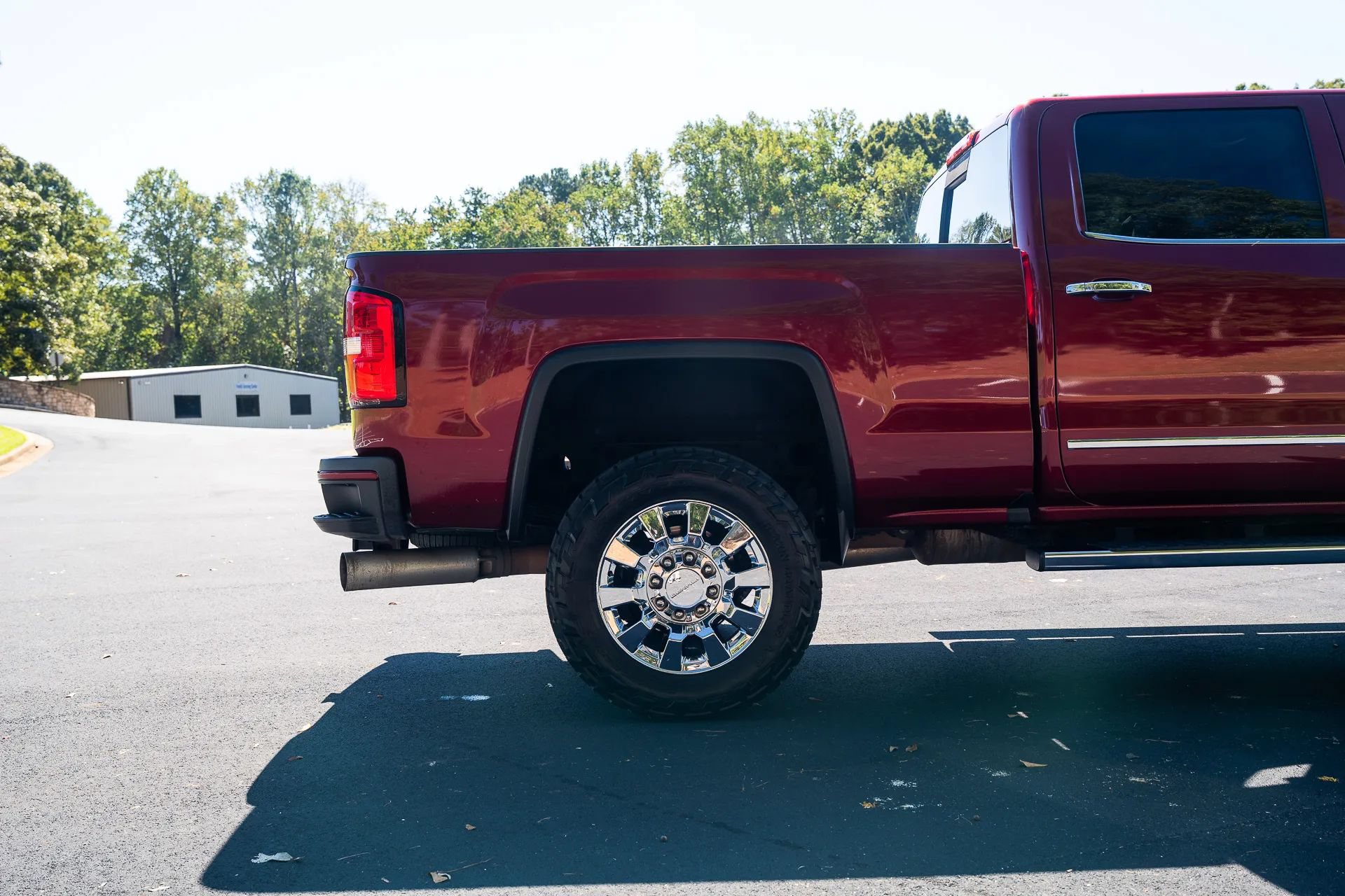 Used 2018 GMC Sierra 2500 Denali w/ Duramax Plus Package AWD/4WD image 9
