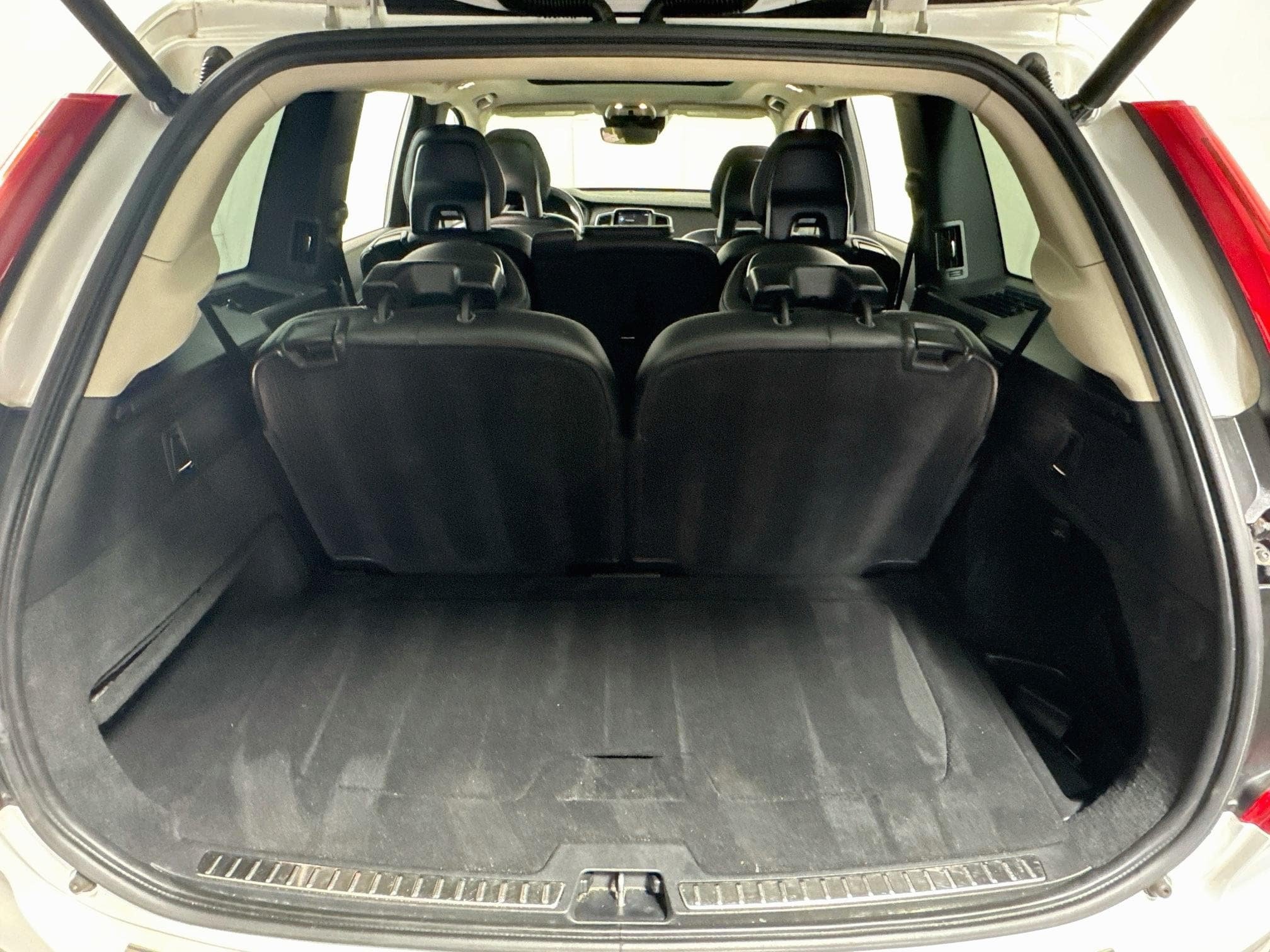 Used 2018 Volvo XC90 T5 Momentum w/ Convenience Package AWD/4WD image 26