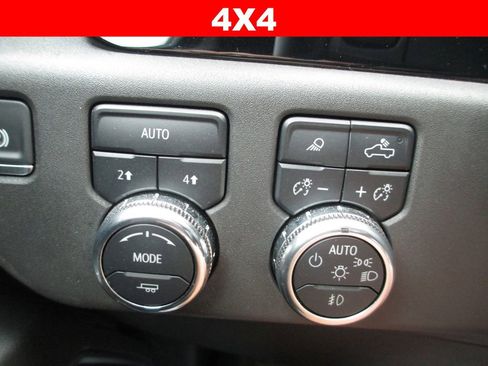 Used 2025 GMC Sierra 1500 SLT image 26