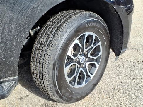 Used 2024 Ford Expedition Max XLT image 6