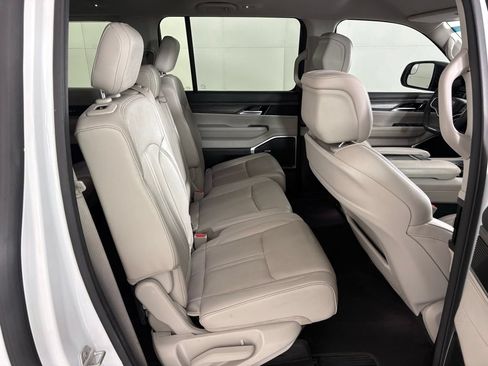 Used 2024 Jeep Wagoneer L Series II RWD image 47
