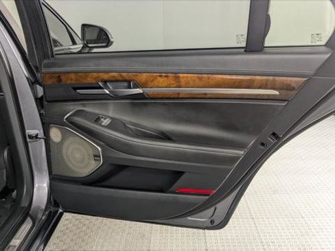 Used 2017 Genesis G90 3.3T Premium image 22