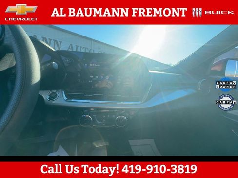 Used 2025 Chevrolet Trax LT FWD image 24
