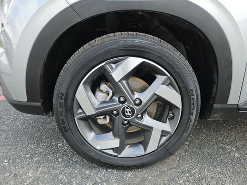 Used 2025 Hyundai Venue SEL FWD image 29