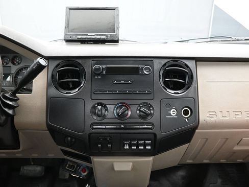 Used 2009 Ford F550 2WD Regular Cab Super Duty image 12